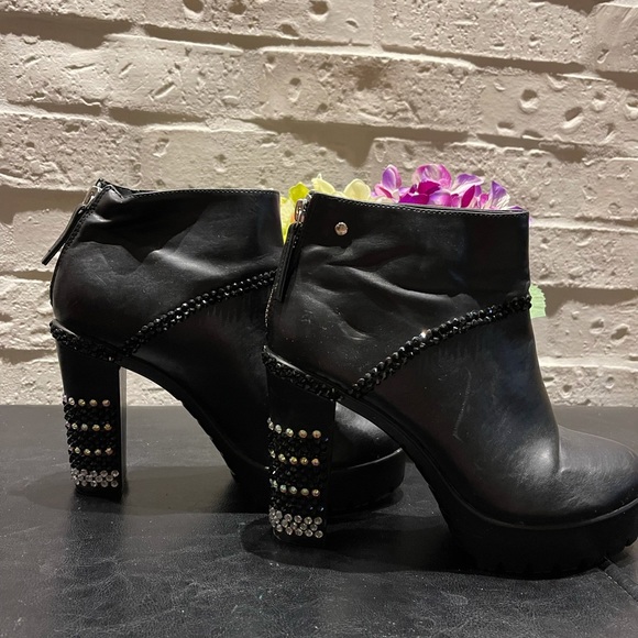 Custom Decorated Black Platform Boots 9 - Picture 2 of 13